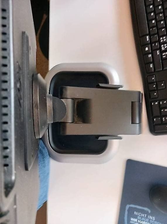 Hewlett Packard Monitor: HP Verstellbarer Bildschirm HP – Usato da Sigriswil venduto da emd_k6j6 2