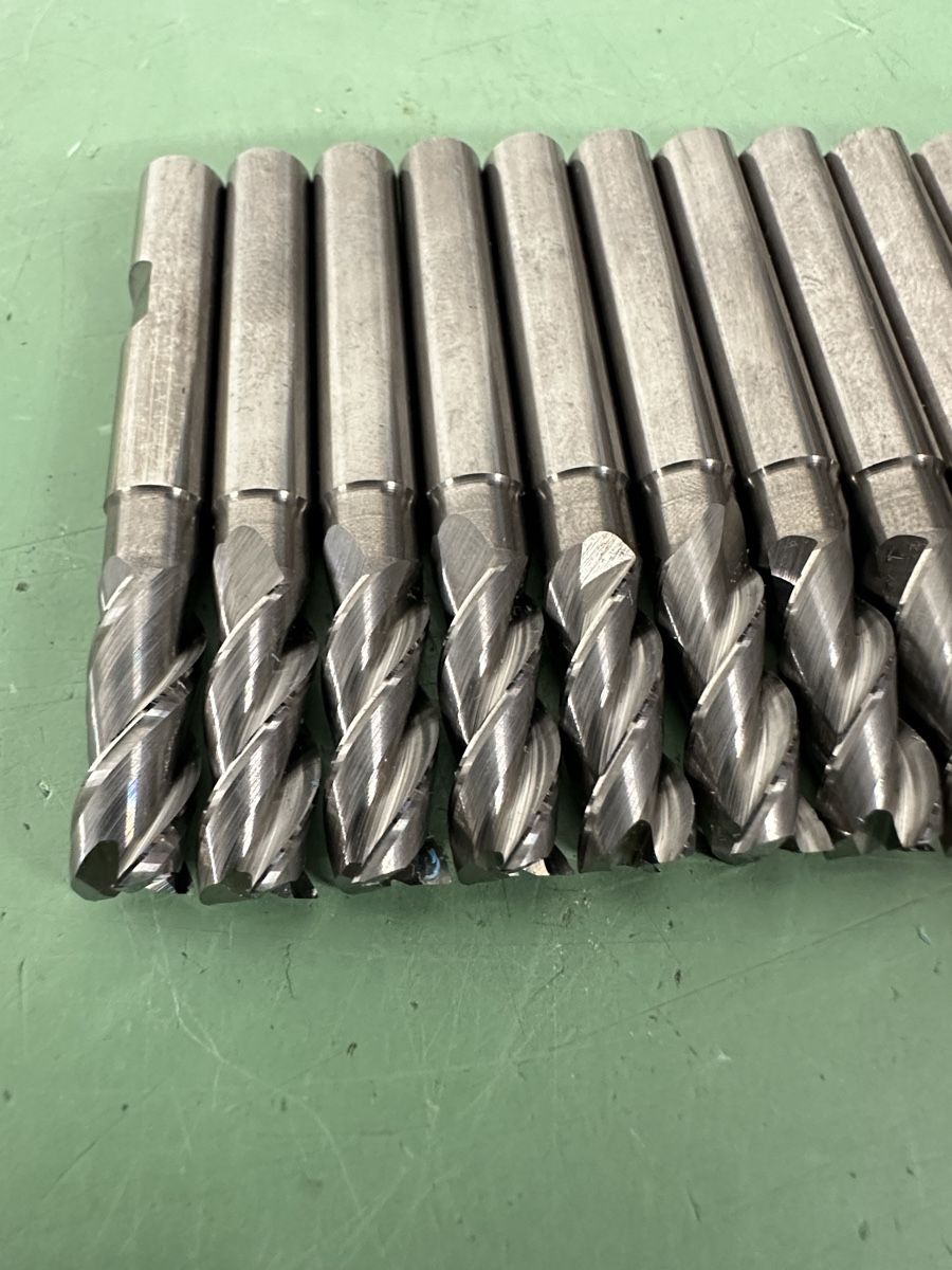 Tutti gli attrezzi: Schaftfräser, Carbide end mill, Ø 8 mm – Usato da Aarberg venduto da SNMachines 3