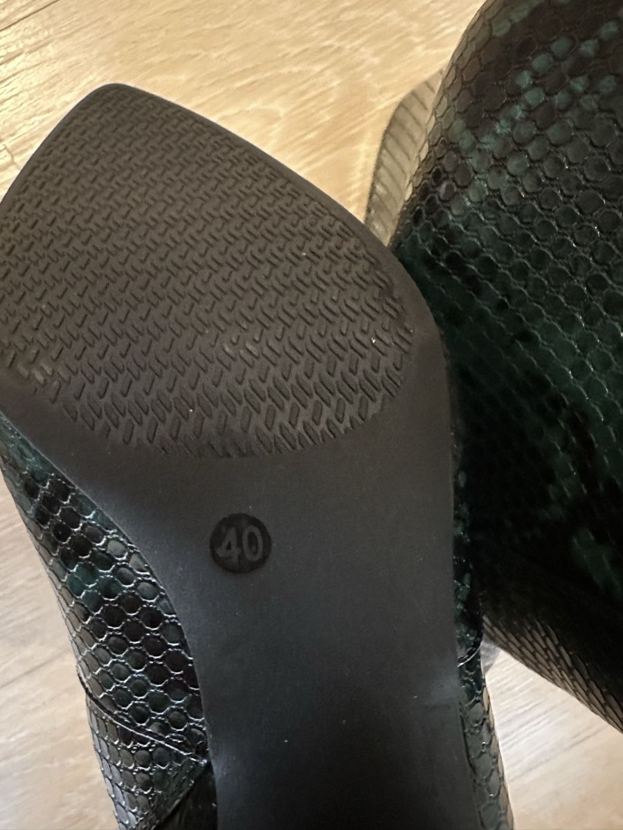 Scarpe da donna: Damen Stiefel Grösse 40 – Nuovo (secondo la descrizione) da Basel venduto da Ivana_4 6