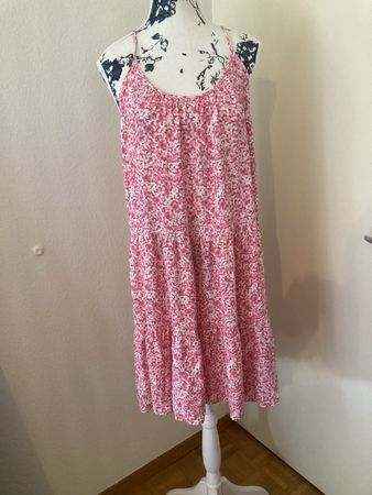 Kleid mit Blumenmuster Grösse M Chicoree Viscose guter Zusta