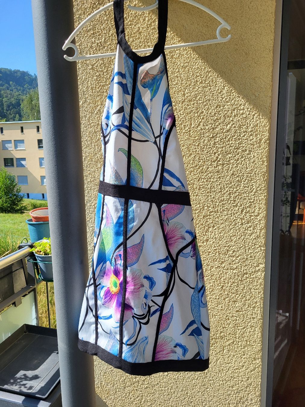 Kleider: Kleid mit Blumenmuster und Neckholder Grösse S neu – Neu (gemäss Beschreibung) aus Zürich von Lizi7 1