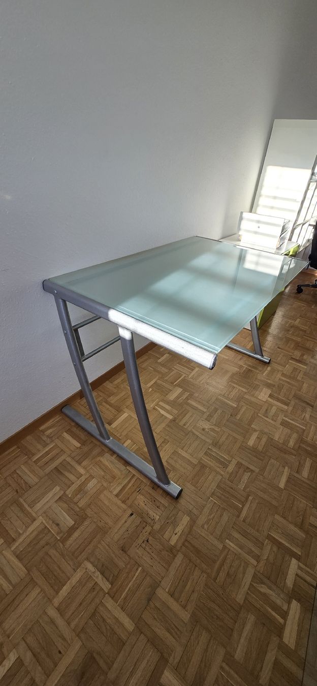 Scrivanie: Glas Schreibtisch – Usato da Nussbaumen AG venduto da Chobowan 1