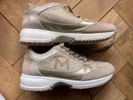 Women's stylish lace-up trainers