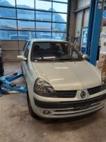 Renault Clio 1.4 16V Limousine grau hell 2002 gebraucht