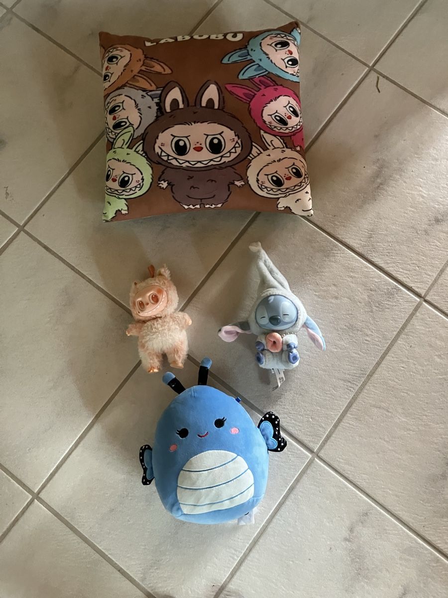 Squishmallows Giocattoli: Zwei Labubu plus ein Kissen und ein Squish mellow – Usato da Suberg venduto da Halina30 6