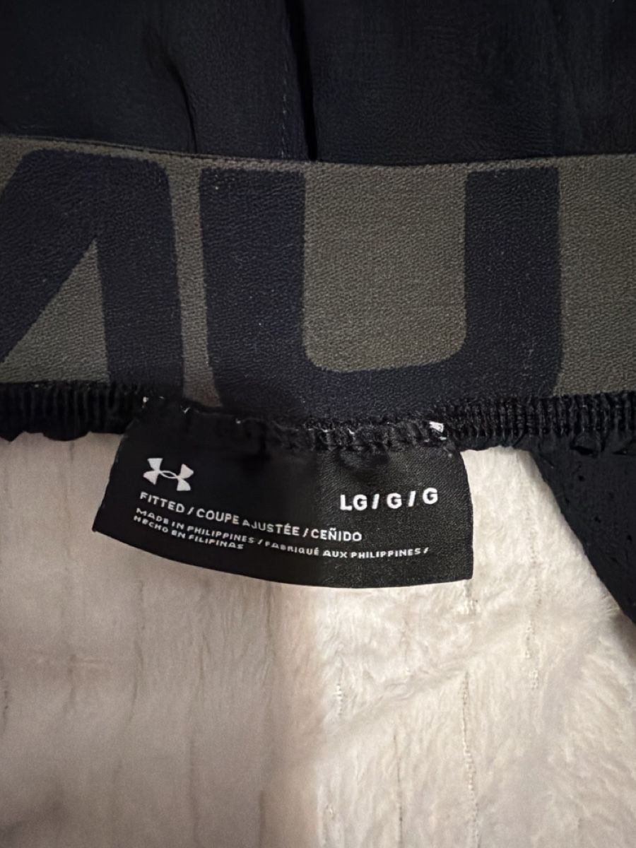 Under Armour Pantaloni: Under Armour Lange Hose schwarz Gr.L – Usato da Zürich venduto da Richard_Sandy 1
