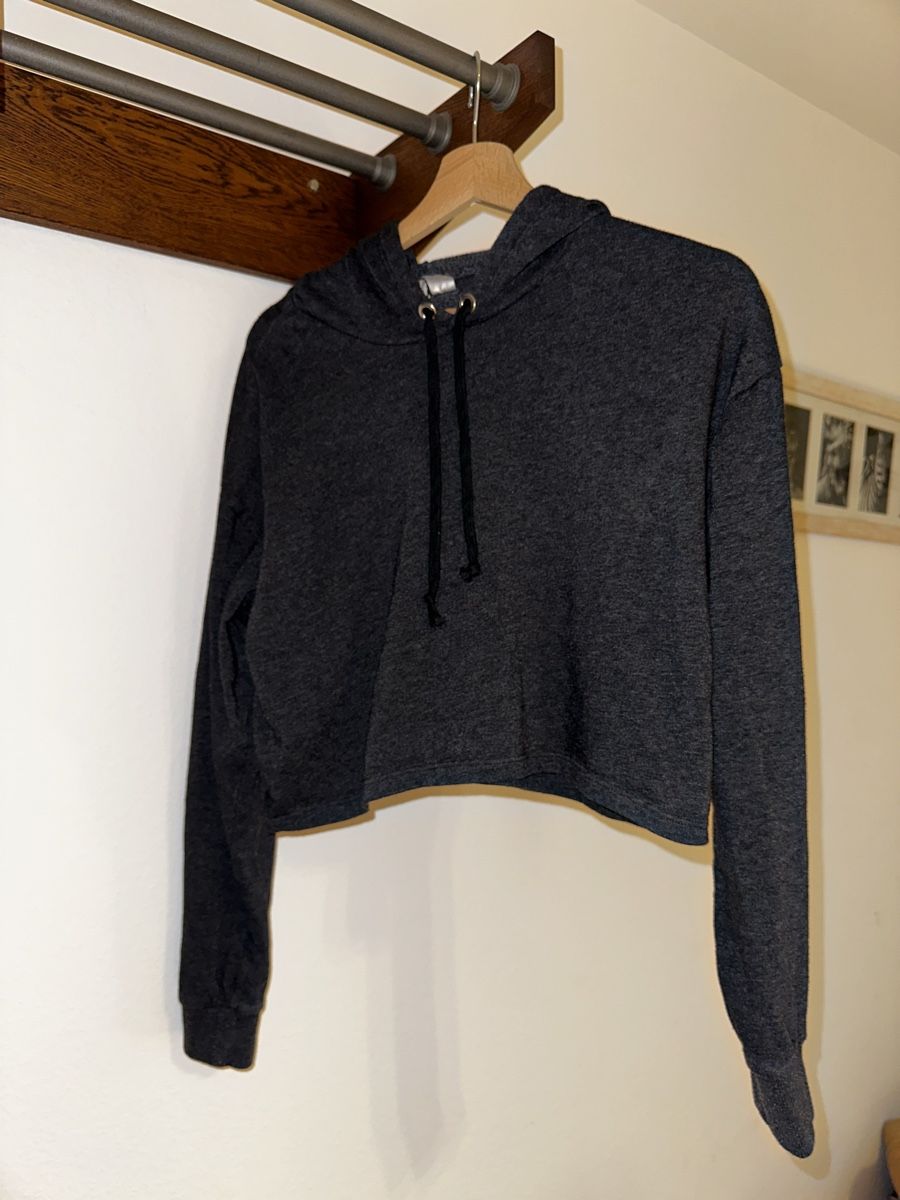 H&M Maglioni & Felpe: Grauer crop top Pulli – Nuovo (secondo la descrizione) da Oberwil BL venduto da viviii.mz 1