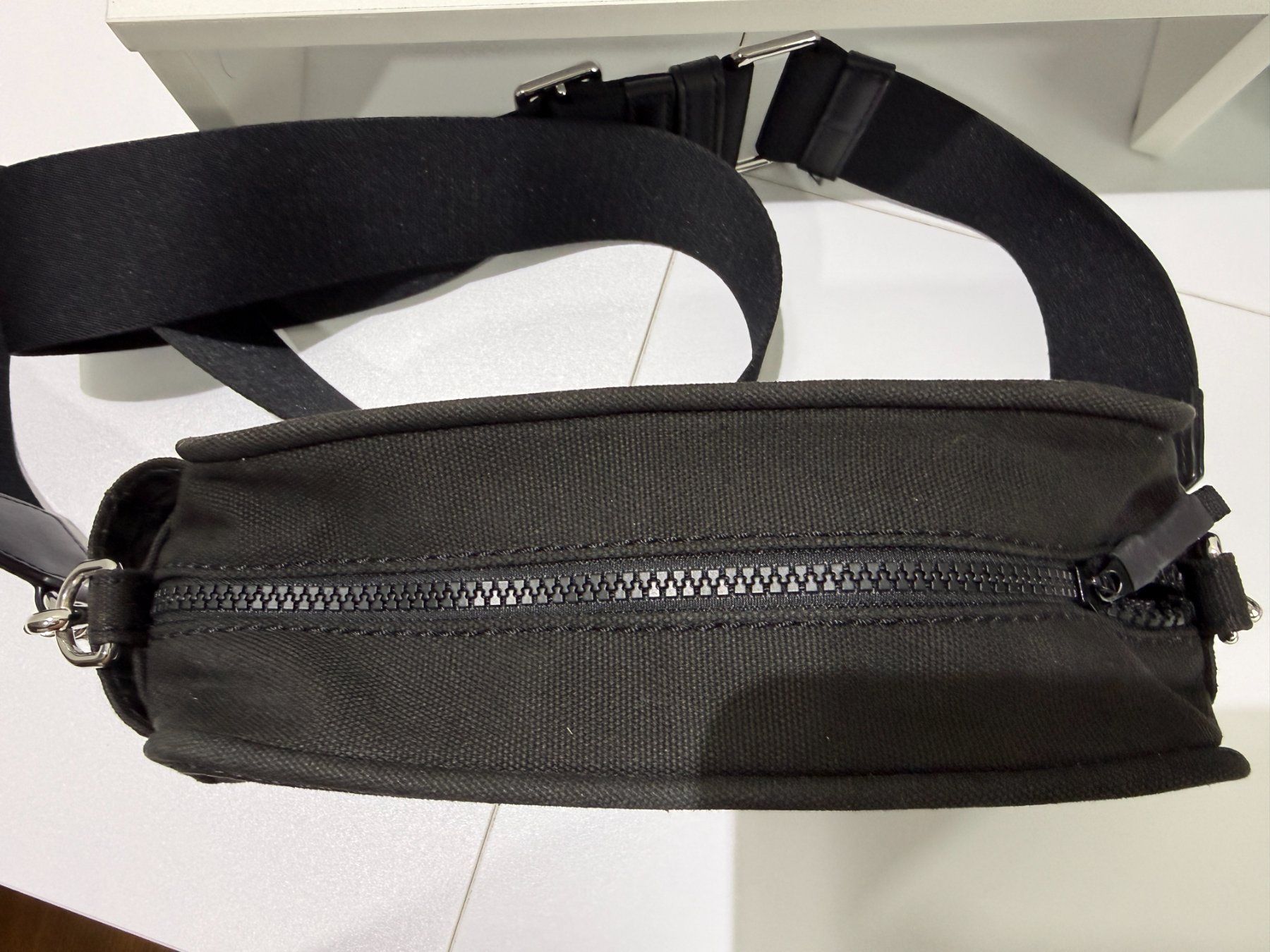 Marc Jacobs Borse da donna: Marc Jacobs Schulter Handtasche Camera Bag Schwarz Stoff – Usato da Kreuzlingen venduto da Bildschirm_Auge 5