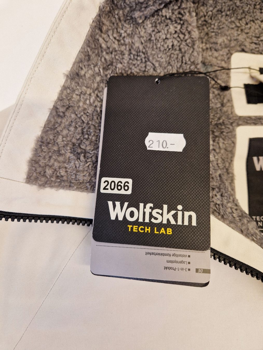 Jack Wolfskin Giacche: Jack Wolfskin The Slickshell Jacket Herren weiss Grösse M – Nuovo e nell'imballaggio originale da Braunau venduto da Brand-Store 4