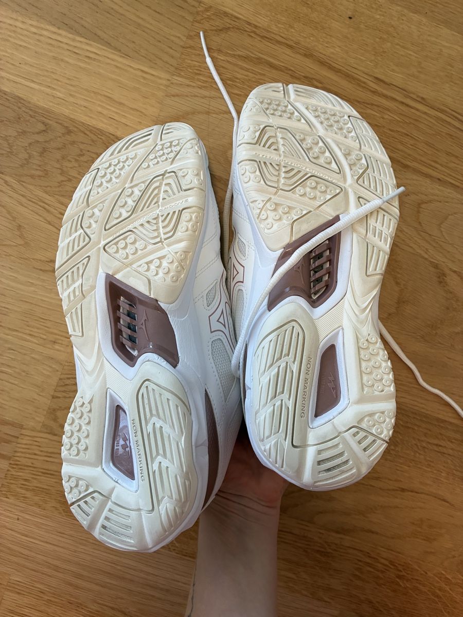 Scarpe da donna: Wave Phantom 3 Turnschuhe Weiss Gr 41 gebraucht – Usato da Niederwangen BE venduto da jel_ah 4