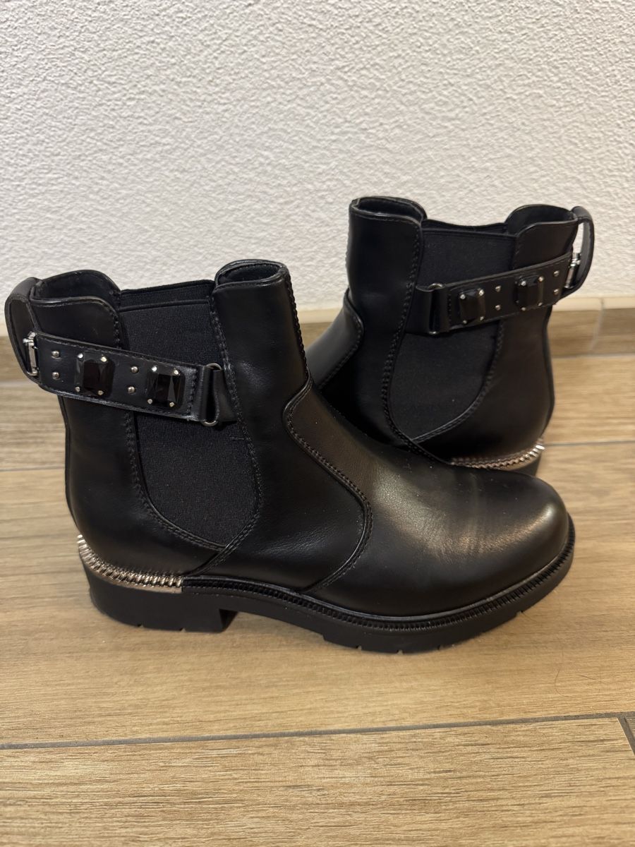 Scarpe da donna: Stivaletto nero nr. 38 – Nuovo (secondo la descrizione) da Claro venduto da kel_v7dj