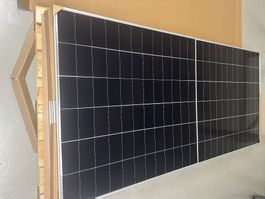 4 x je 645 Wp Solarmodule Marke Aiko – NEU – 2,58 kWp