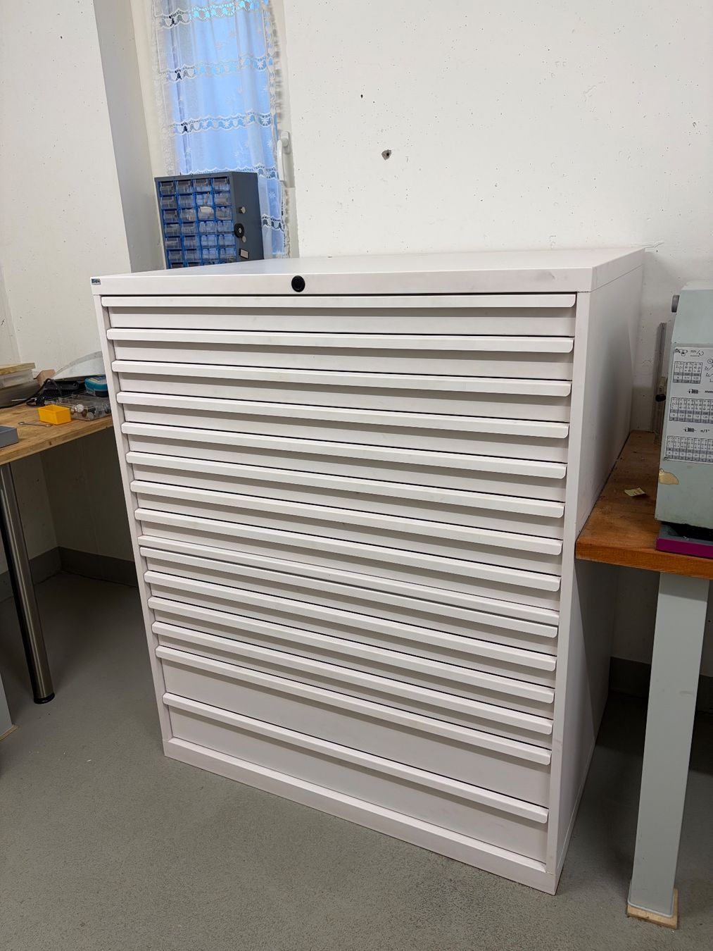 Lista Armadi: LISTA, Werkzeugschrank, Farbe weiss – Usato da Galgenen venduto da Crystaldisplay 3