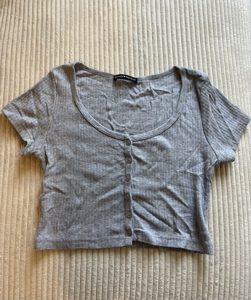 Brandy Melville Top: Crop Top Brandy Melville – Usato da Basel venduto da Laura_Noemi
