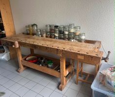 Werkbank mit Schraubstöcke
