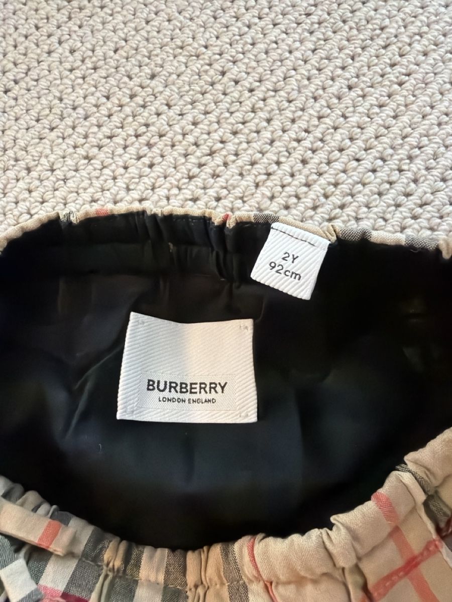 Burberry Vestiti & Gonne: Burberry Rock - Gr 92 – Usato da Rothenthurm venduto da LaThie 2