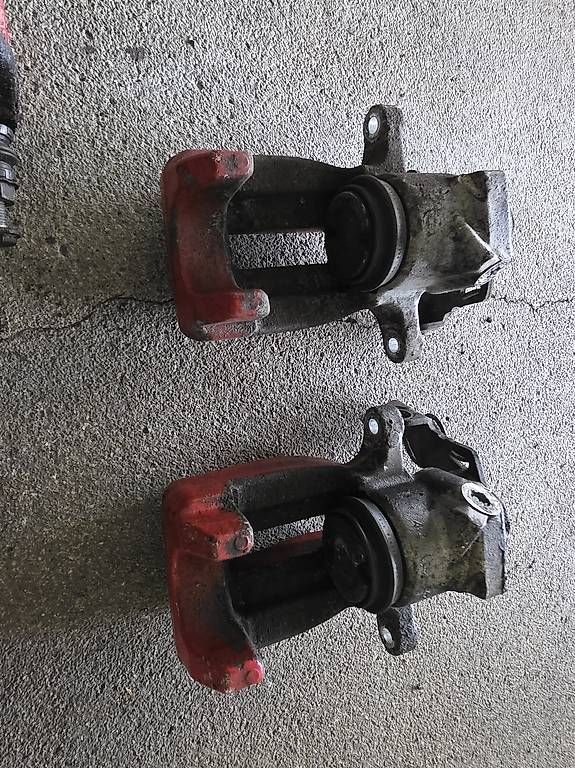 Tutti pezzi di ricambio auto: Audi S4 B5 FL Bremssattel Hi – Usato da Zug venduto da Edvard10