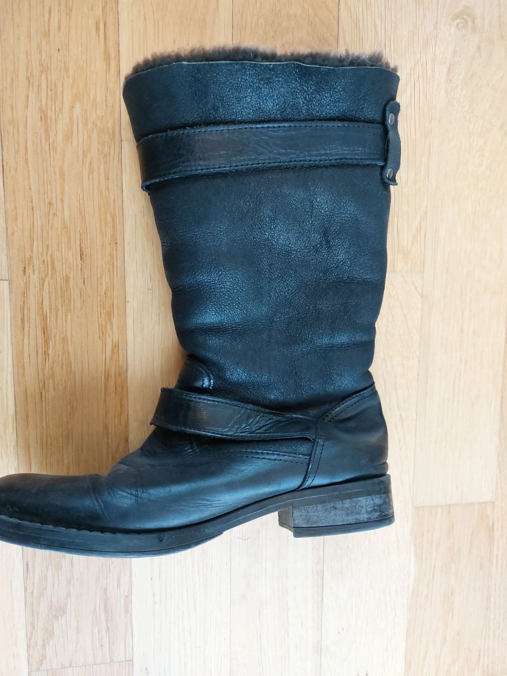 Scarpe da donna: Jolies bottes fourrées en cuir Taille 37 hyper confortables – Usato da Ostermundigen venduto da jul_7t8v 2