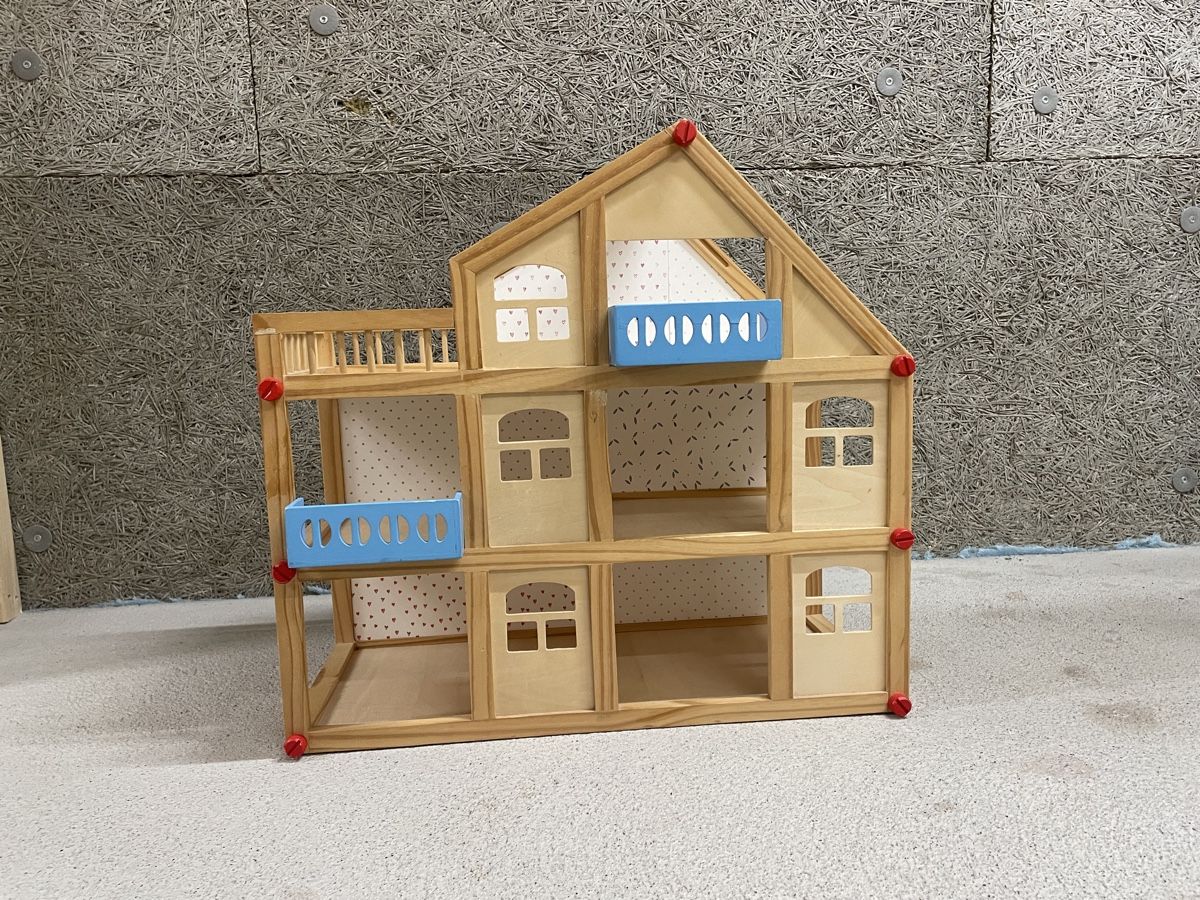 Puppenhäuser & -möbel: Puppenhaus aus Holz – Gebraucht aus Basel von val_g8th 3