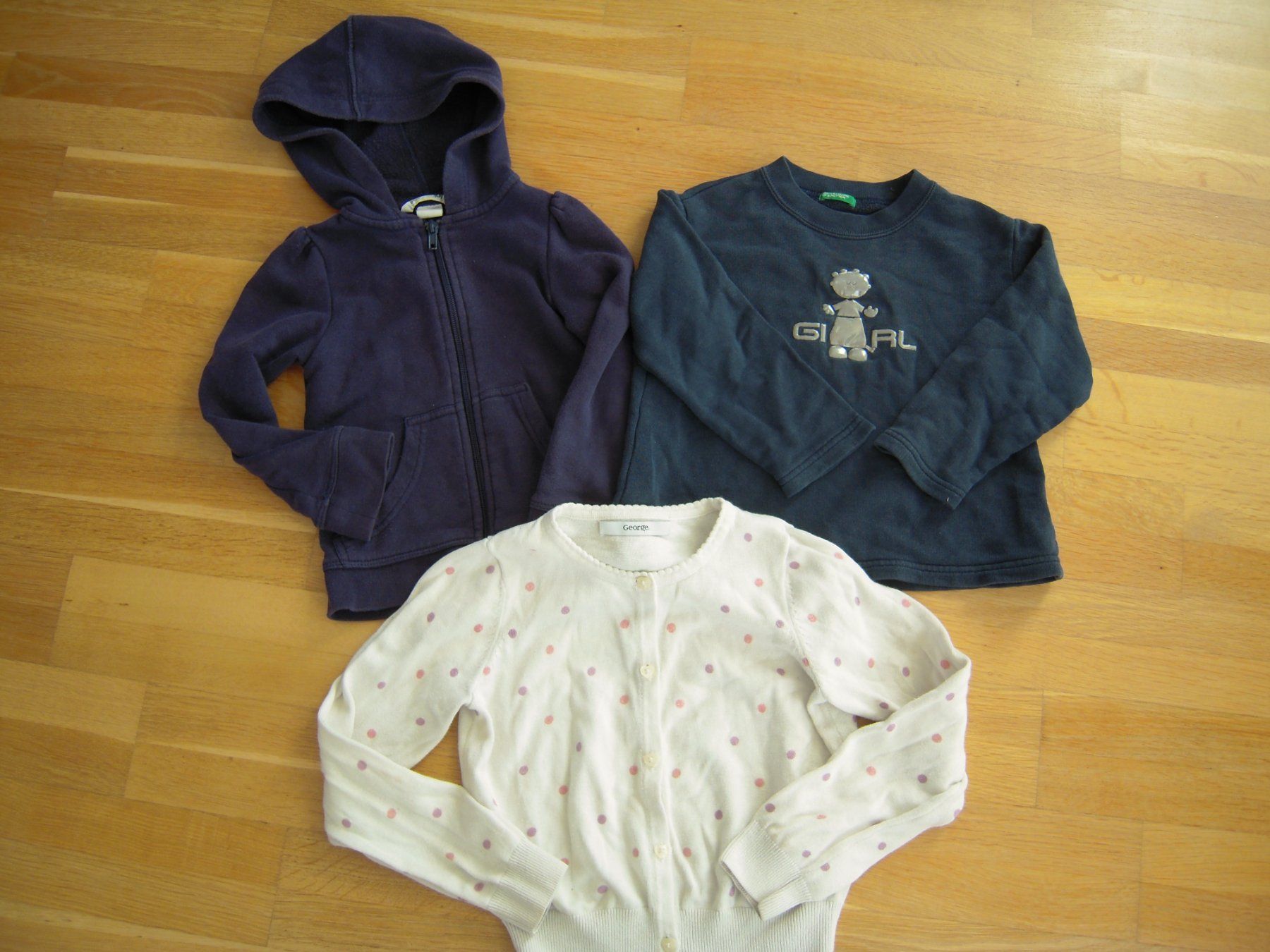 Maglioni & Felpe: 3 Pullover (Benetton, George, H&M) Gr 98 104 – Usato da Uzwil venduto da visions77