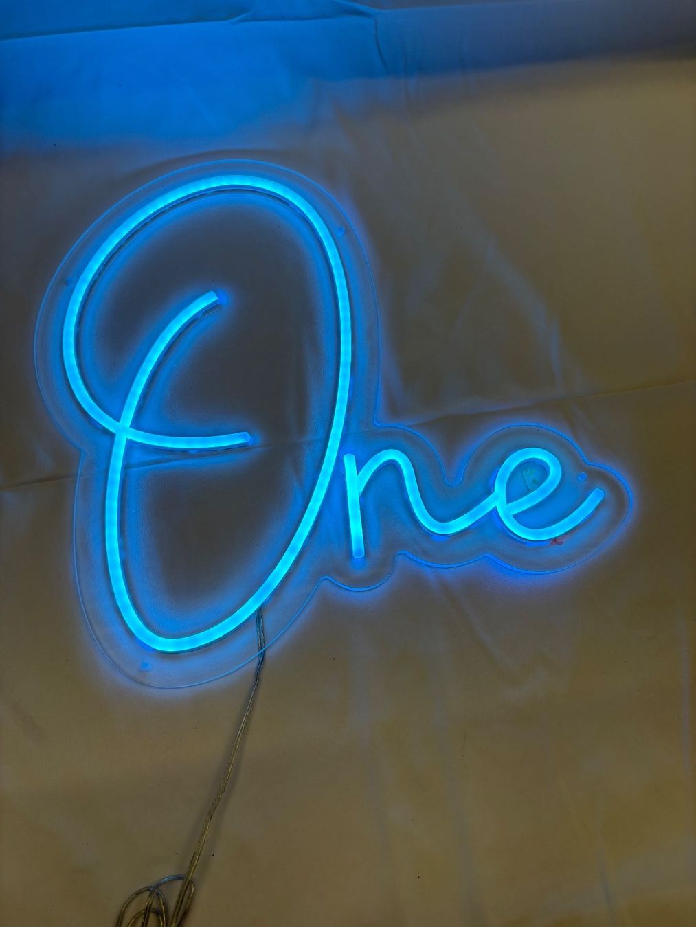 Tutte le decorazioni: Neonlicht Schild "One" pink neu – Usato da Oftringen venduto da SCHIBLI1