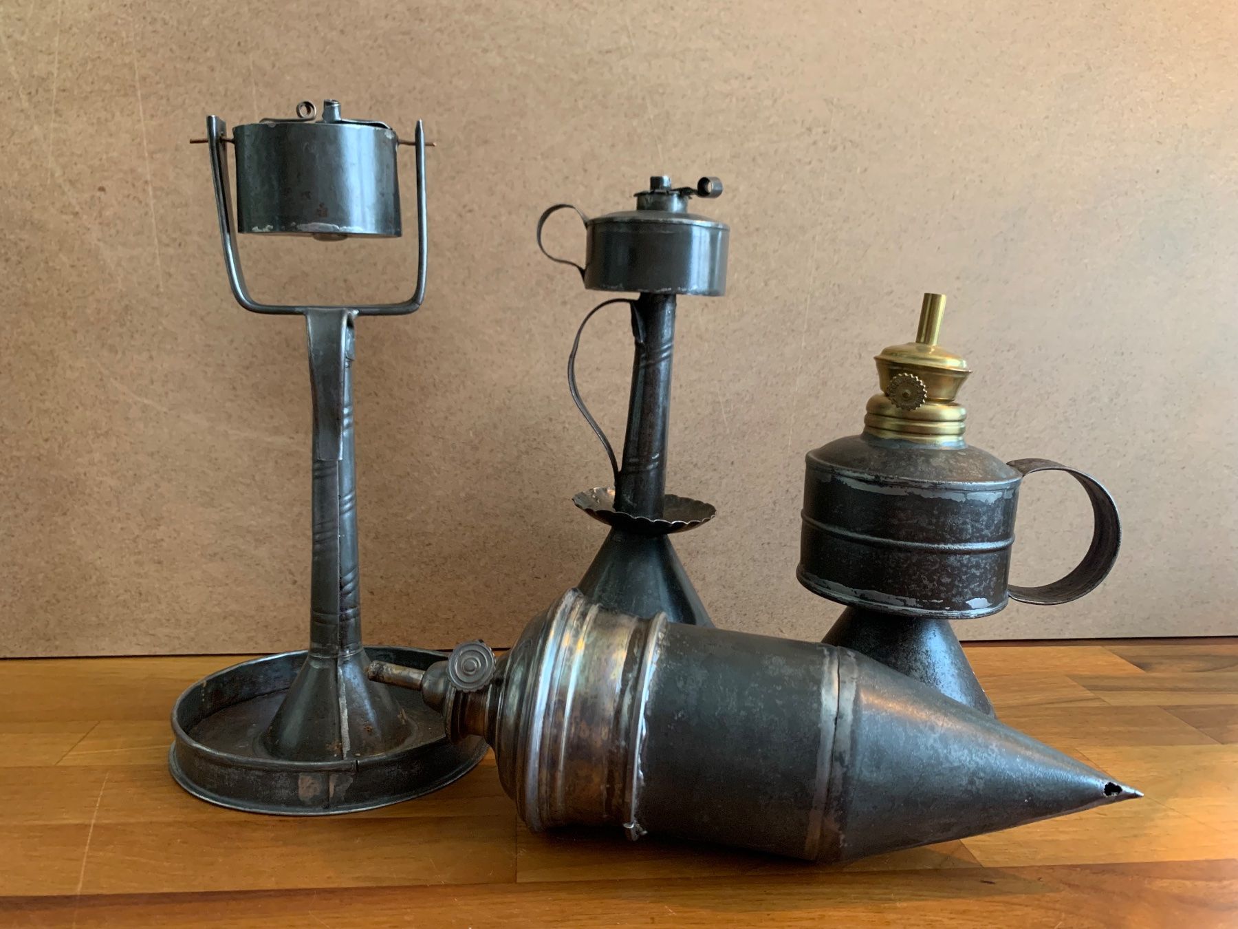 Lampade: 2 Öllampen und 2 Petrollampen – Usato da Winterthur venduto da sommer_2019
