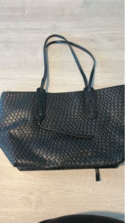 Schwarze Tasche Lederoptik geflochten sehr guter Zustand