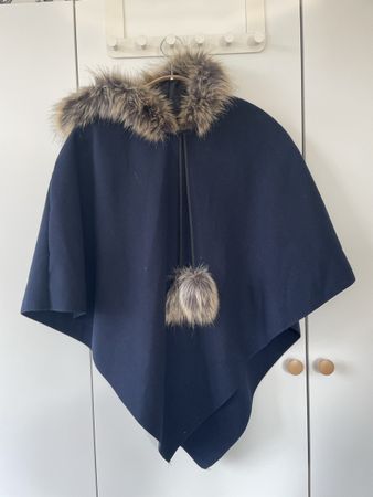 Damen Poncho / Cape mit Kapuze und Fellimitat – Dunkelblau