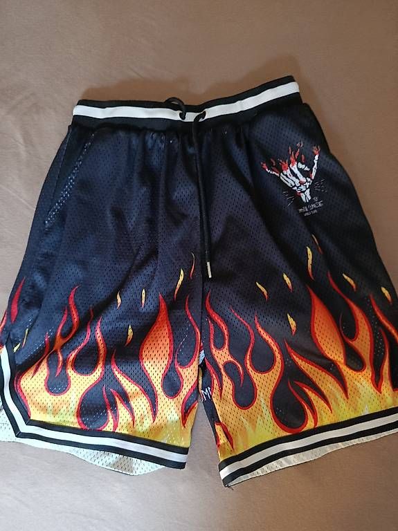 Pantaloni: Pantaloncini fiammanti  – Usato da Bellinzona venduto da vin_jm7f 1