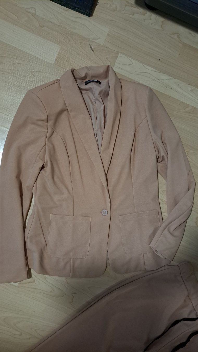 Completi & Tailleur: Anzug beige Gr. 38 – Nuovo (secondo la descrizione) da Winterthur venduto da Dream_of 1