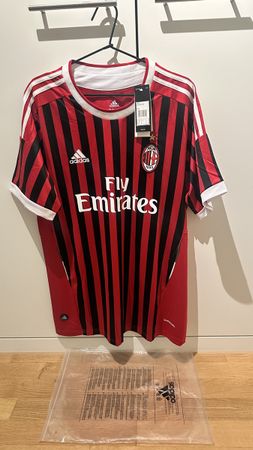 AC Milan Home Kit 2011/12 (fan version)
