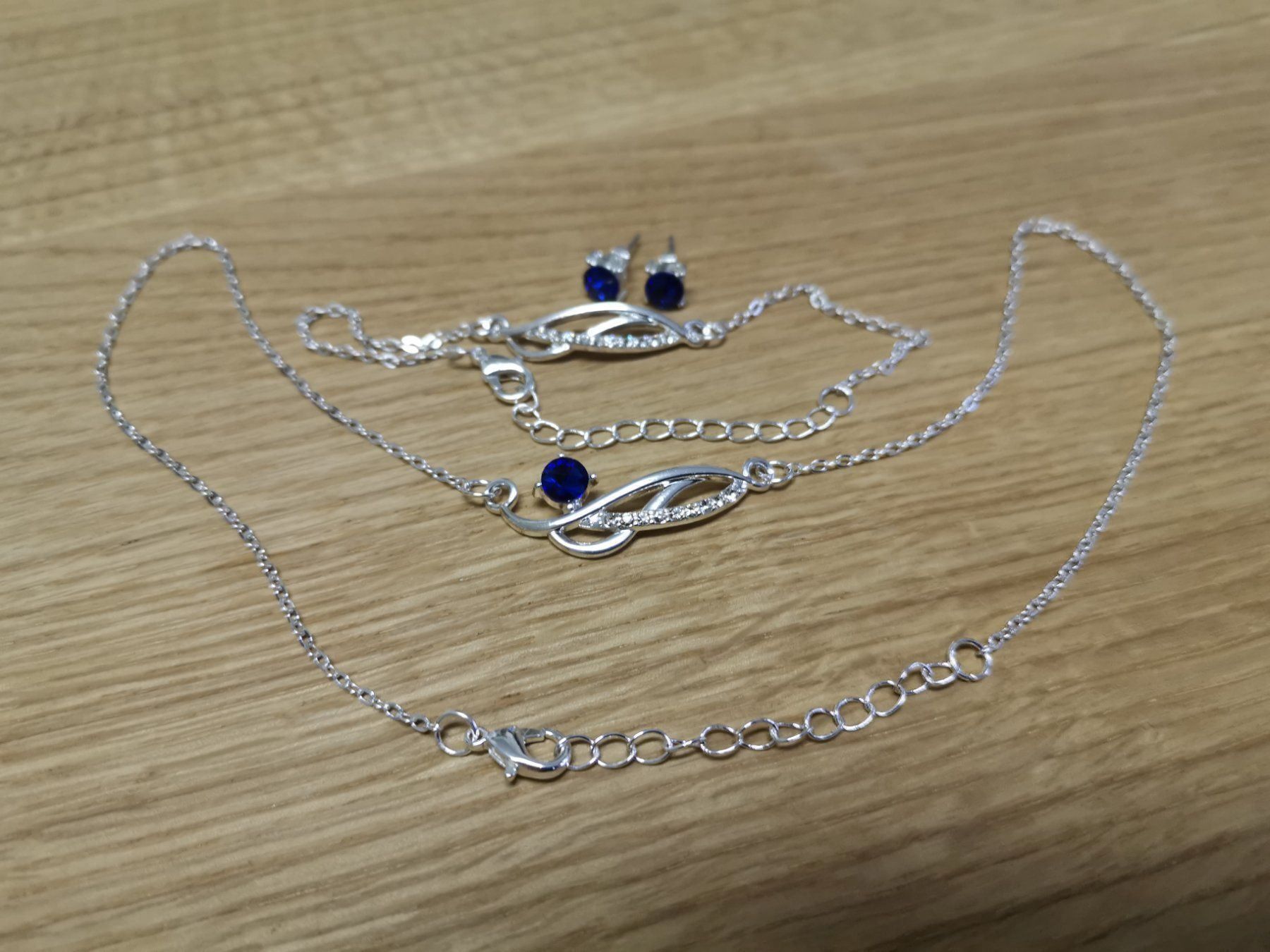 Autres bijoux: Collier bracelet boucles d'oreilles NEUF – Neuf avec emballage d'origine à Satigny par Helene2014 1