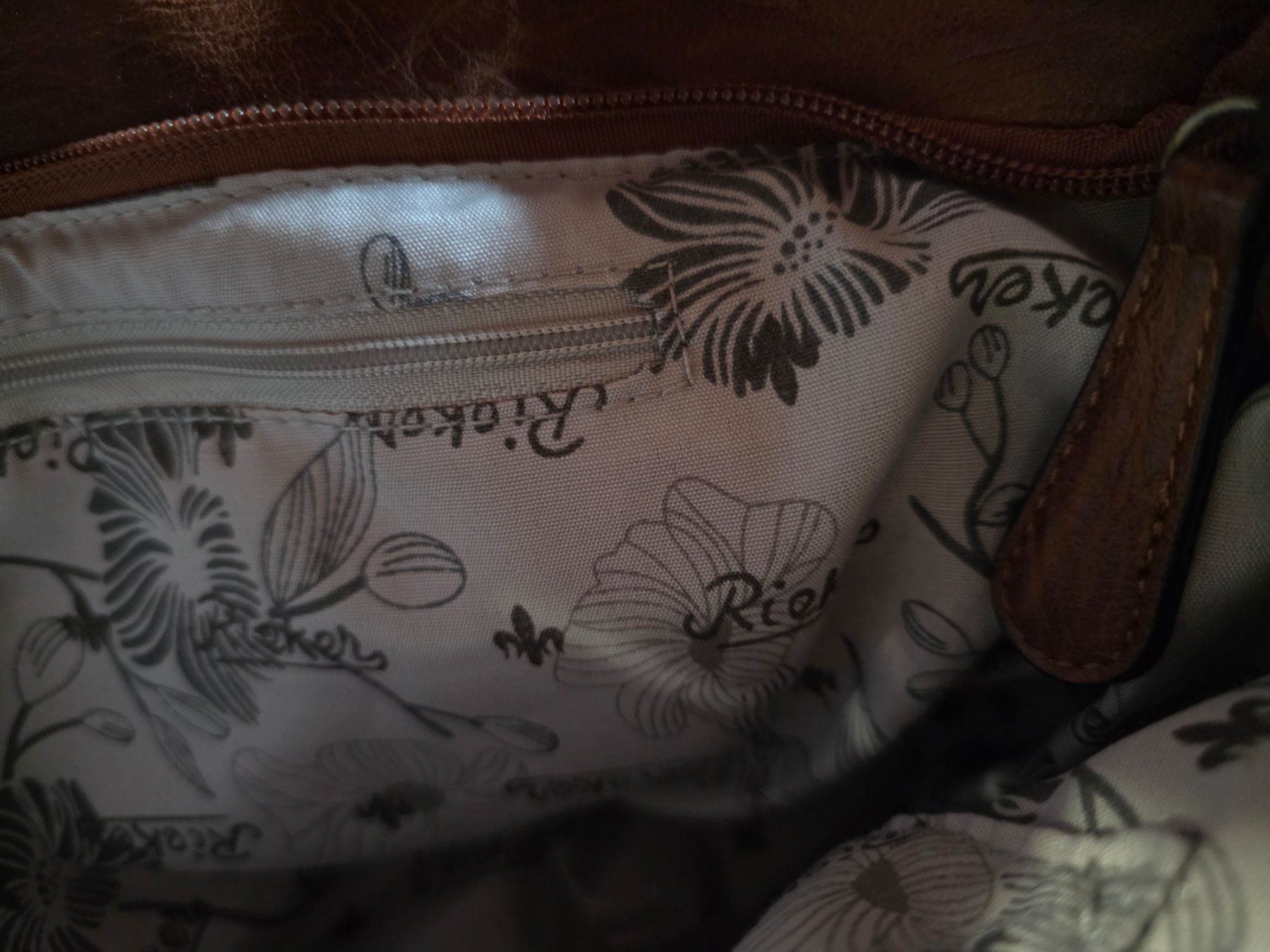 Rieker Borse da donna: Rieker Hand Tasche braunes Leder oder Kunstleder Handtasche – Usato da Walterswil BE venduto da Lonitti 6