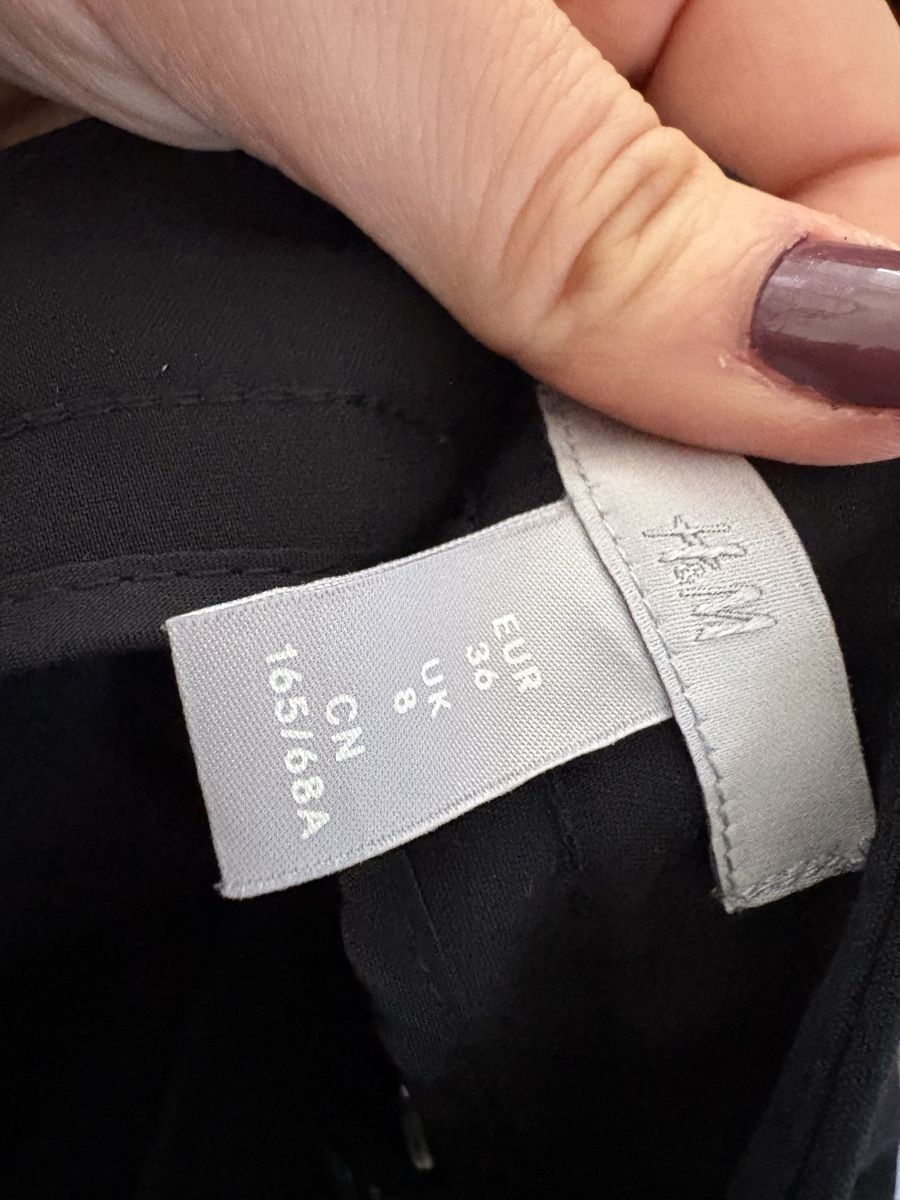 H&M Pantaloni: Stoffhose schwarz – Usato da Luzern venduto da ale_v5qn 2