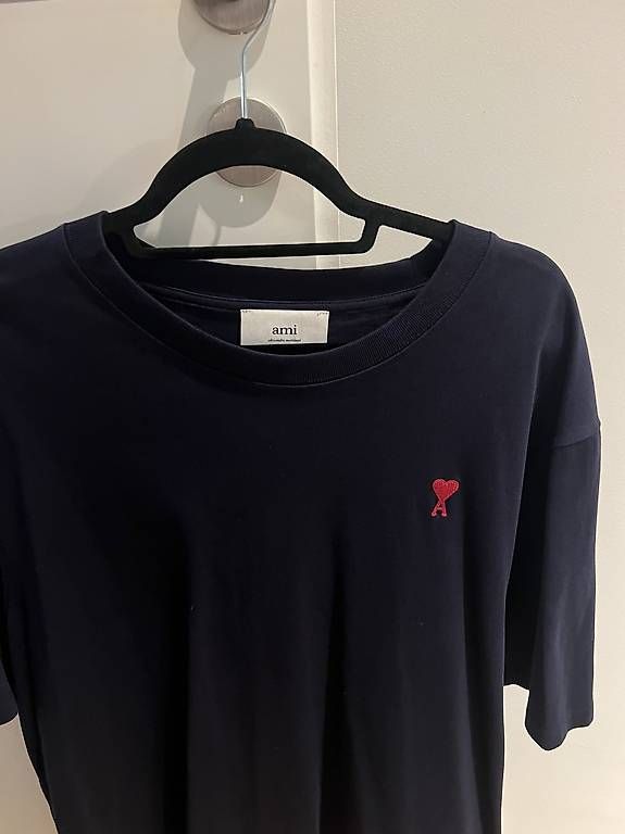 T-shirt: Ami Paris T-Shirt Navy Blau – Usato da Zürich venduto da yll_srq2 2