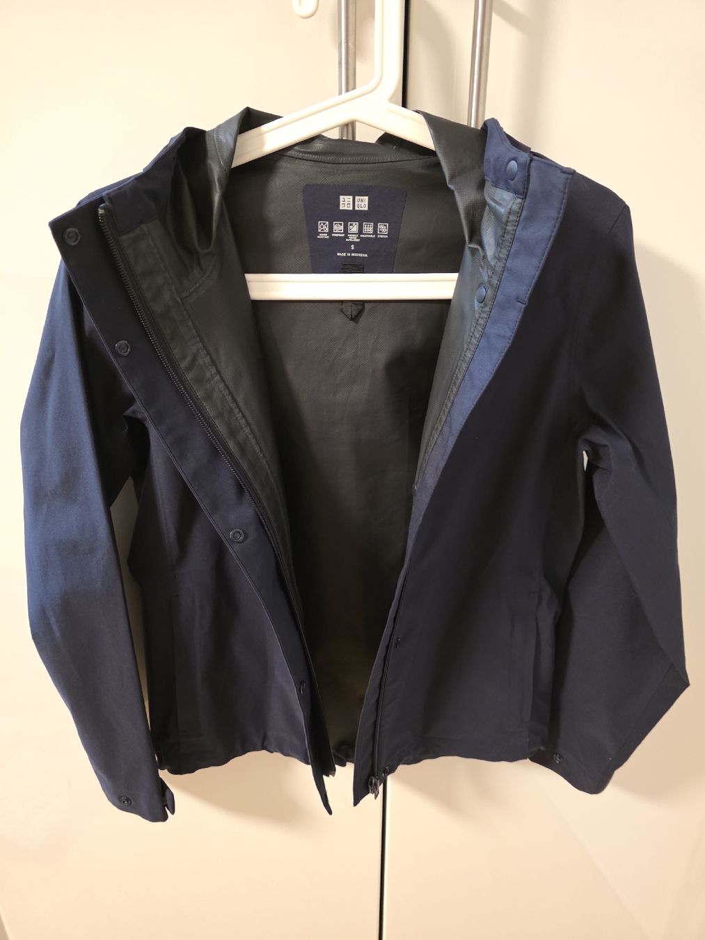 Uniqlo Jacken: Dark blue uniqlo rain jacket – Gebraucht aus Zürich von lit_n7pb 2