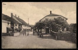AK Fiez, Straßenpartie mit Häusern, Mauer und Personen