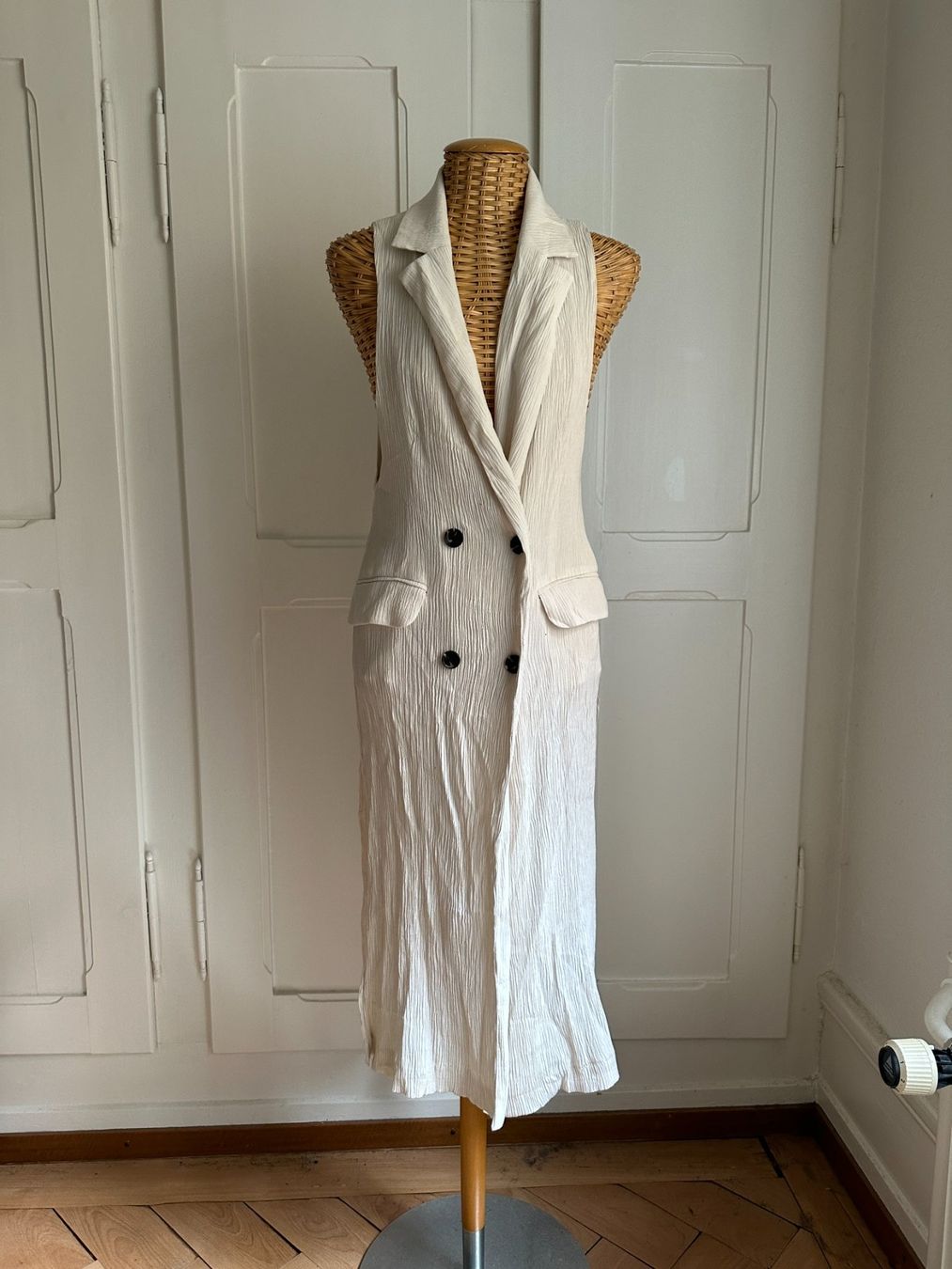 Stradivarius Vestes: STRADIVARIUS - Longweste offweiss plissiert L – D'occasion à Zürich par Diazaio