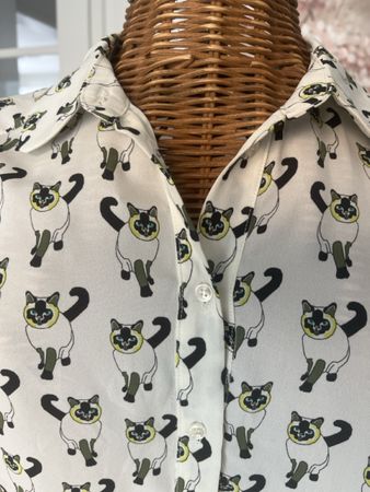 Bluse, weiss Katzenmuster, Steps&other Stories, XS