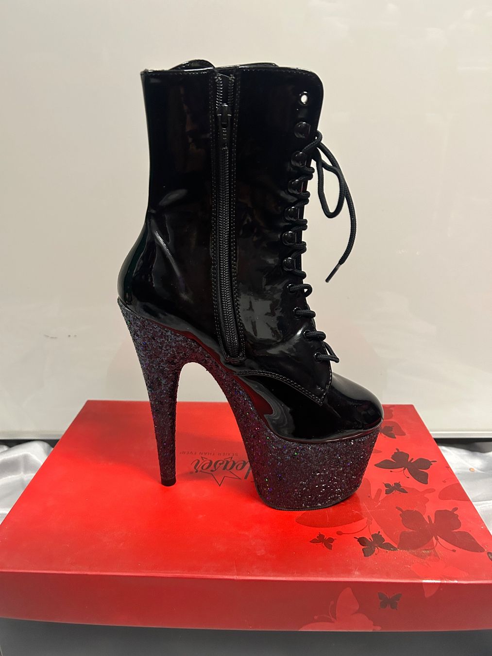 Scarpe da donna: Pleaser Adore Platform Stiefeletten schwarz Gr 37 NEU – Nuovo e nell'imballaggio originale da Regensdorf venduto da Spyke55