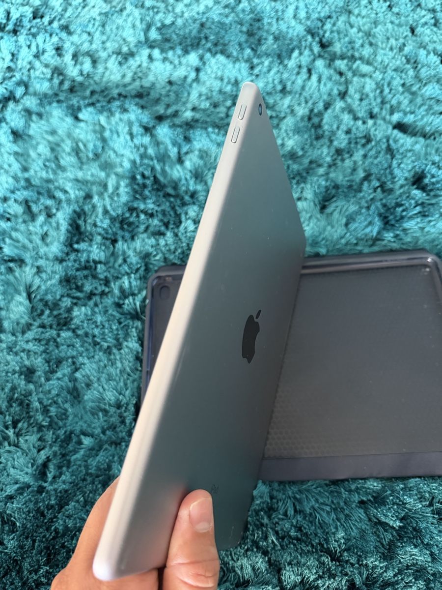 Apple Tablet PC: iPad 6. Generation Top Zustand mit Hülle – Gebraucht aus Orpund von Elchoco_Orpund 2