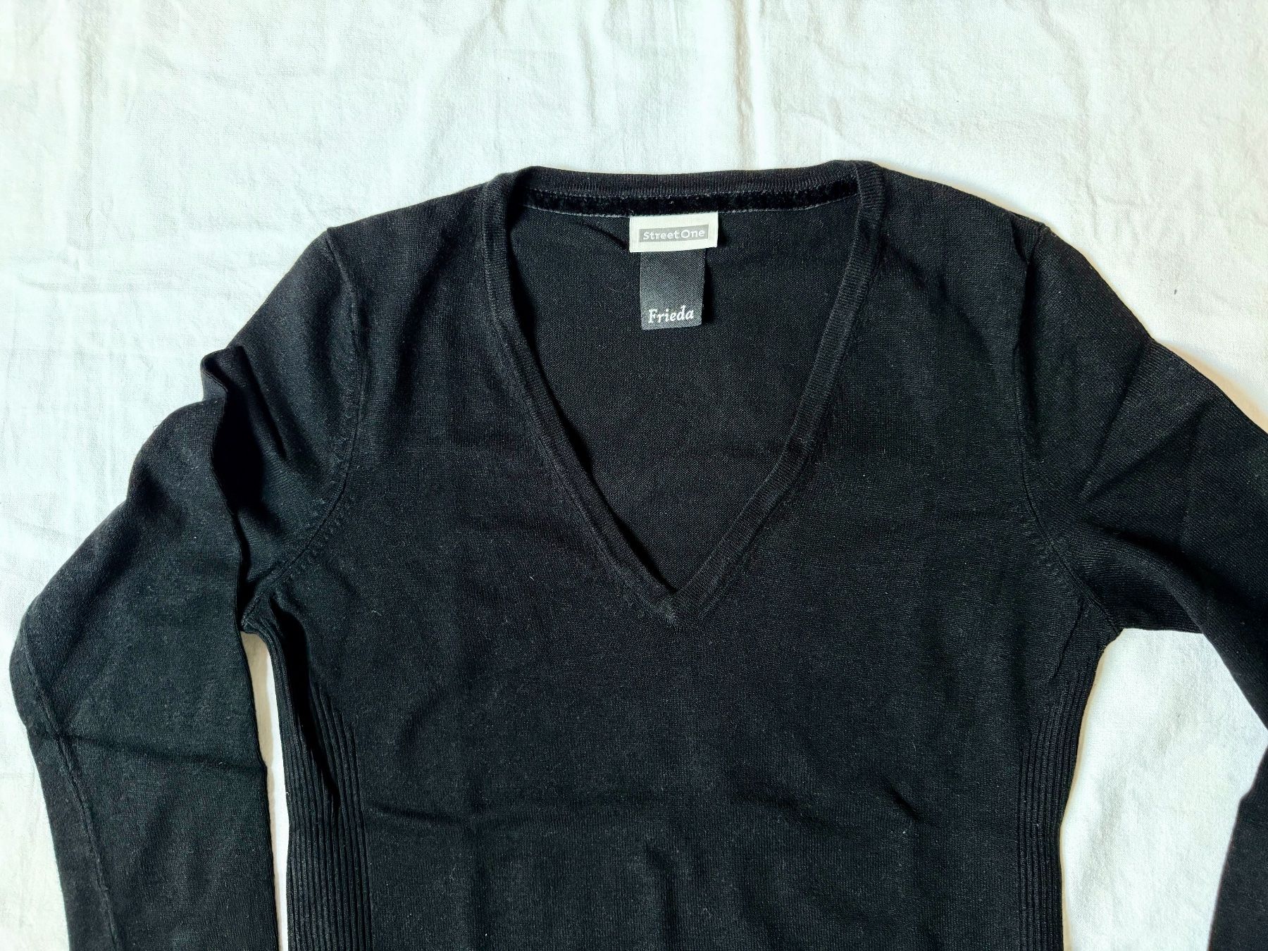 Maglioni & Felpe: Street One Feinstrick-Pullover schwarz, V-Ausschnitt, Gr. 36 – Usato da Basel venduto da Solaia28 1
