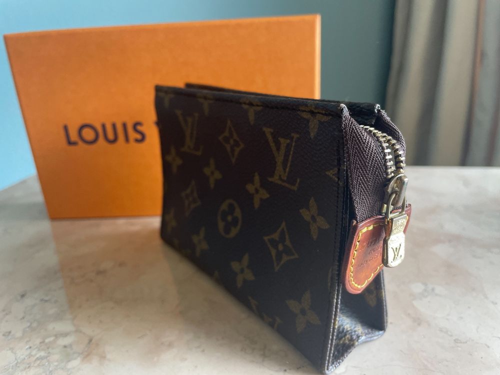 Louis Vuitton Necessaire mit Schachtel