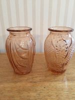 Vases anciens en verre rose saumoné