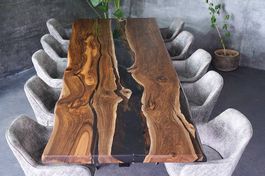 River Table aus Nussbaum - Handgefertigtes Unikat