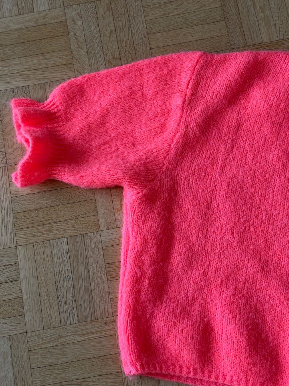 Pullover & Sweatshirts: Damen Pullover neon orange Grösse L mit Rüschenärmeln neu – Neu und originalverpackt aus Meilen von Sura18 6