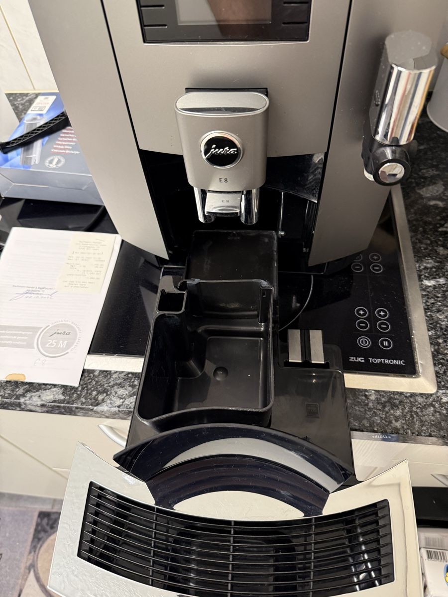 Jura Macchine per caffè & Macchine per espresso: Jura E8 Kaffeevollautomat  – Difettoso da Adligenswil venduto da stern79 5