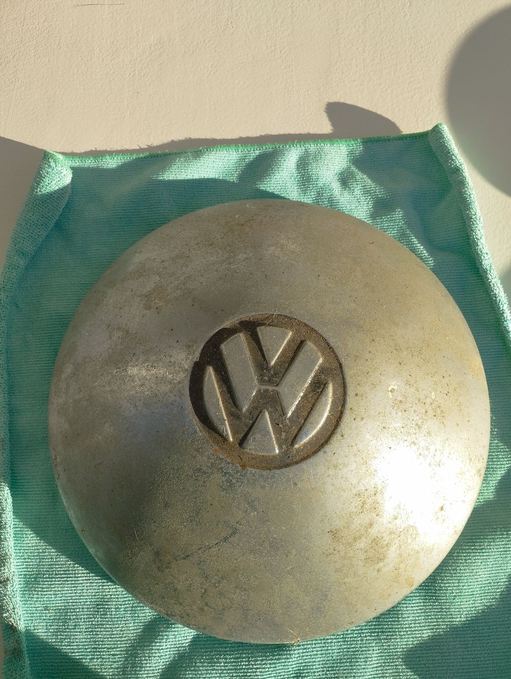 VW Tutti pezzi di ricambio auto: Radkappe VW Oldtimer silber Durchmesser 24 cm gebraucht – Usato da Ostermundigen venduto da Dinge1