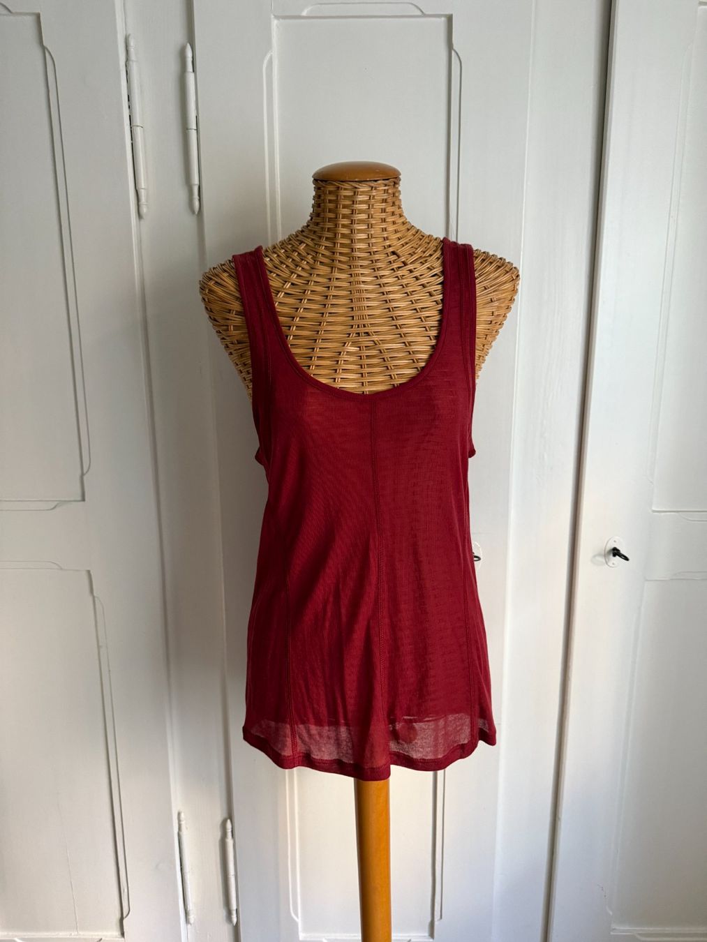 Tops: HUND HUND - Top rot transparent L – Gebraucht aus Zürich von Diazaio
