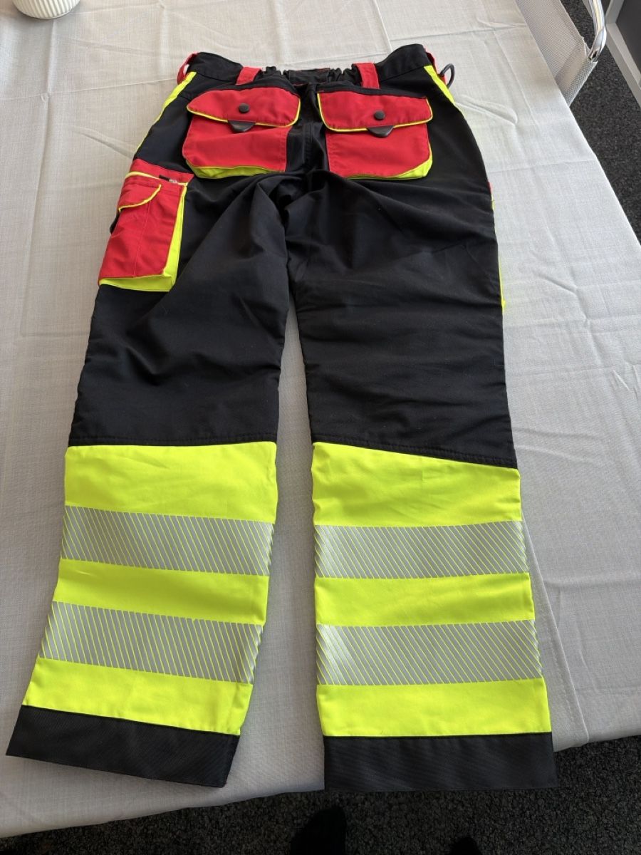 Pantaloni: RescPol Rettungsdienst Hose Neuwerig – Usato da Niederglatt ZH venduto da Pascal_Giger 4